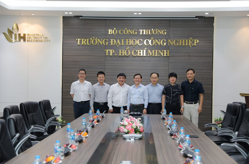  [19-11-2025] Báo Tuổi trẻ đến thăm và chúc mừng IUH nhân ngày 20-11