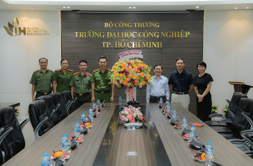  [19-11-2025] Công an Phường Hạnh Thông đến thăm và chúc mừng IUH nhân ngày 20-11