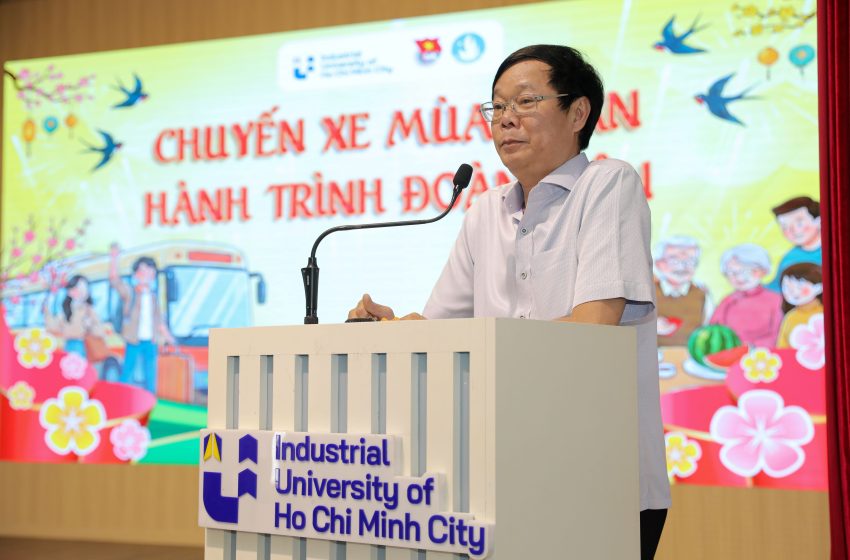  [03-02-2026] Lãnh đạo nhà trường tặng quà Tết cho cho sinh viên