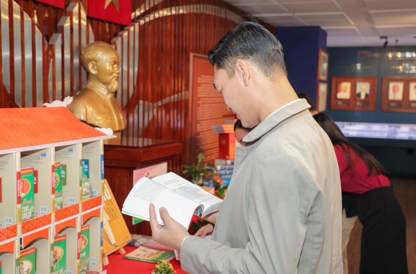  [19-03-2026] Chụp ảnh sinh viên Lào